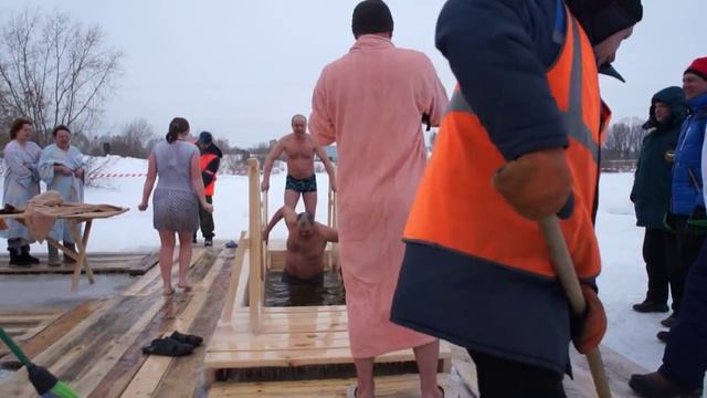 Закаливание холодной водой / Закаливание при простуде  #закаливание #shorts.mp4