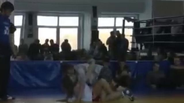 girl vs boy grappling