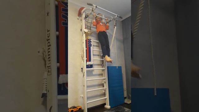 Баттл - подтягивания на время, с помощью ШАХМАТНЫХ ЧАСОВ :))). Ч.1. смотреть онлайн