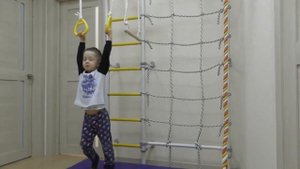 Перевороты на кольцах назад-вперед.