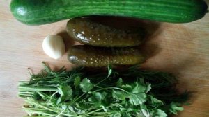 Соус из двух видов огурцов