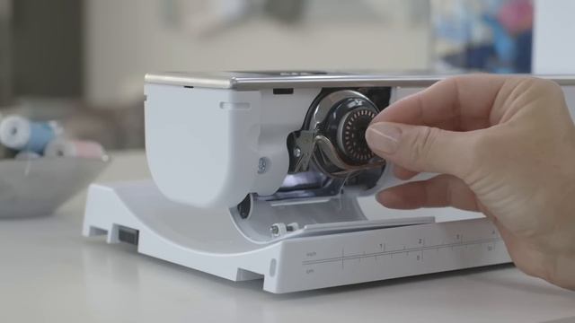 BERNINA 880: how to clean and oil your sewing machine смотреть онлайн