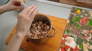 Жульен с курицей и грибами в кокотницах.