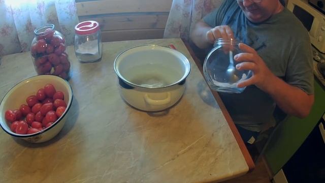 СОЛЕНЫЕ ПОМИДОРЫ по быстрому #помидоры#рецепты смотреть онлайн