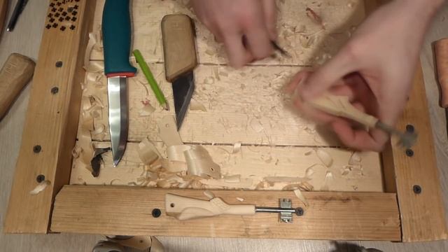 Ключи для оружейного сейфа в виде ружья. смотреть онлайн