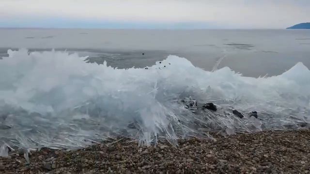 Ледяная волна Байкала