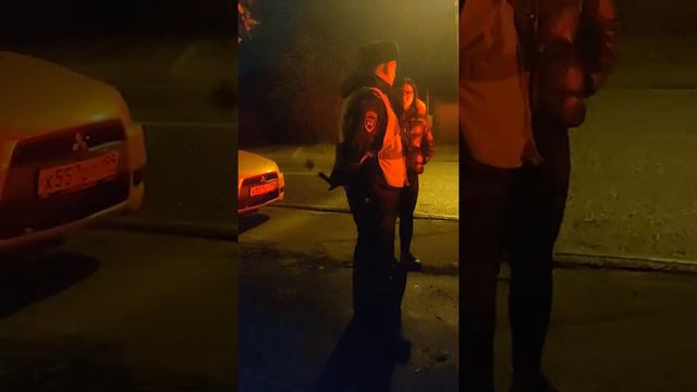 Сотрудник ДПС докопался до пешехода смотреть онлайн