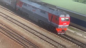 ТЭП70БС - 264 с пассажирским поездом Бийск - Барнаул, отправляется с вокзала Бийск.