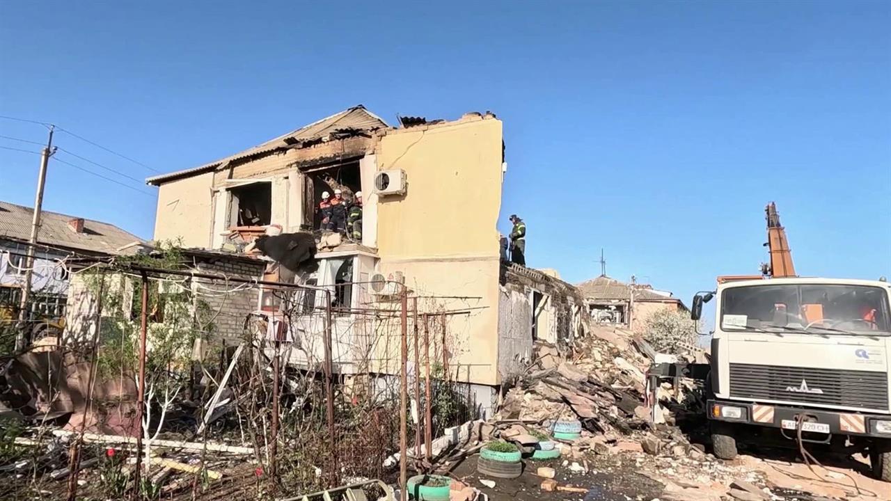 Число жертв варварского обстрела ВСУ города Токмак Запорожской области выросло до 16