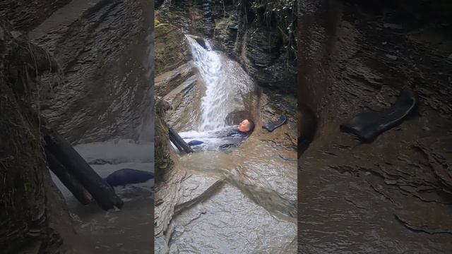 swim in a mountain river. Водопад в лесу.