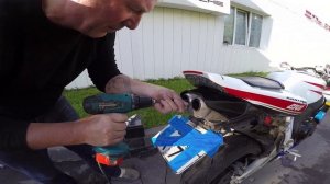 Обезвреживаем автолюбителей: апгрейд штатного выхлопа Honda CBR1000RR с помощью дрели и коронки