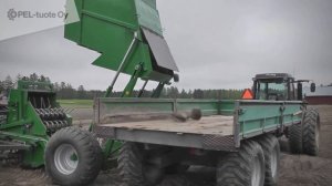 Камнеуборочная машина Kivi-Pekka в работе