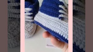 Связала пинетки в форме кеды