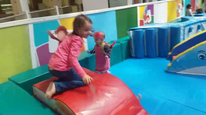 ДЕТСКИЙ ИГРОВОЙ ЦЕНТР - Детский развлекательный центр с горками и батутами