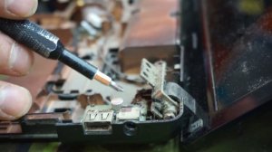 КАК ВОССТАНОВИТЬ ПЕТЛИ НА НОУТБУКЕ?  | РЕМОНТ (АПГРЕЙД) LENOVO G580 НОУТБУКА