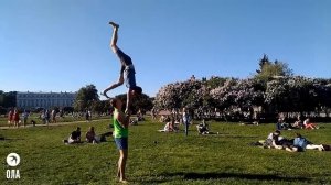 Acrobalance Выход в стойку толчком с подсечкой