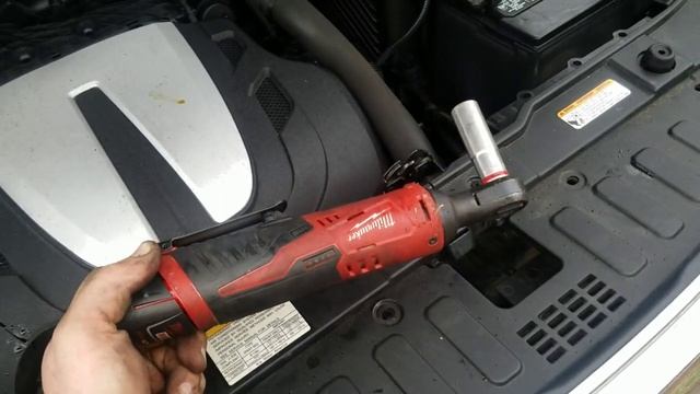 Kia Sorento and Hyundai Santa fe alternator replacement - 2011 How to смотреть онлайн