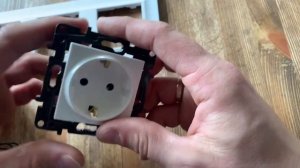 Розетки и выключатели Legrand Struktura