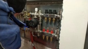 МОНТАЖ ШКАФА ДЛЯ КОЛЛЕКТОРА И ОБВЯЗКА КОМБИНИРОВАННОГО КОЛЛЕКТОРА ДЛЯ ОТОПЛЕНИЯ И ТЕПЛОГО ПОЛА.