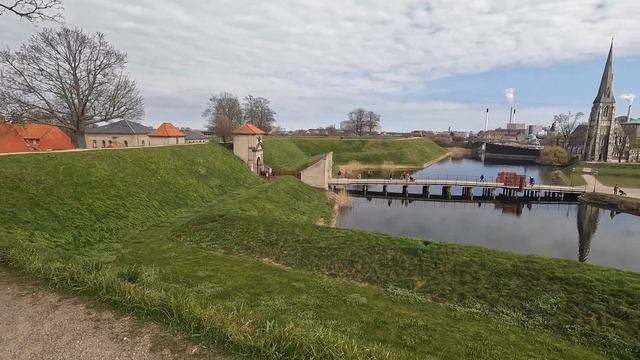 #105 Копенгаген / Добрались до столицы Дании смотреть онлайн