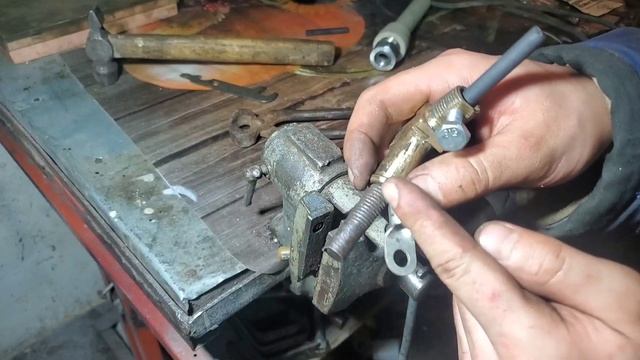 зварювання тонкого металу, міді, латуні, алюмінію та ін. стержнем з батарейки смотреть онлайн