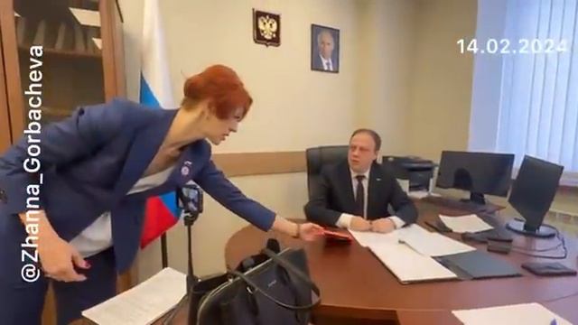 ЮРИСТ МИНПРОСВЕТА КИДАЕТСЯ НА РОДИТЕЛЕЙ 😡 ТИЗЕР, скоро полное видео✊