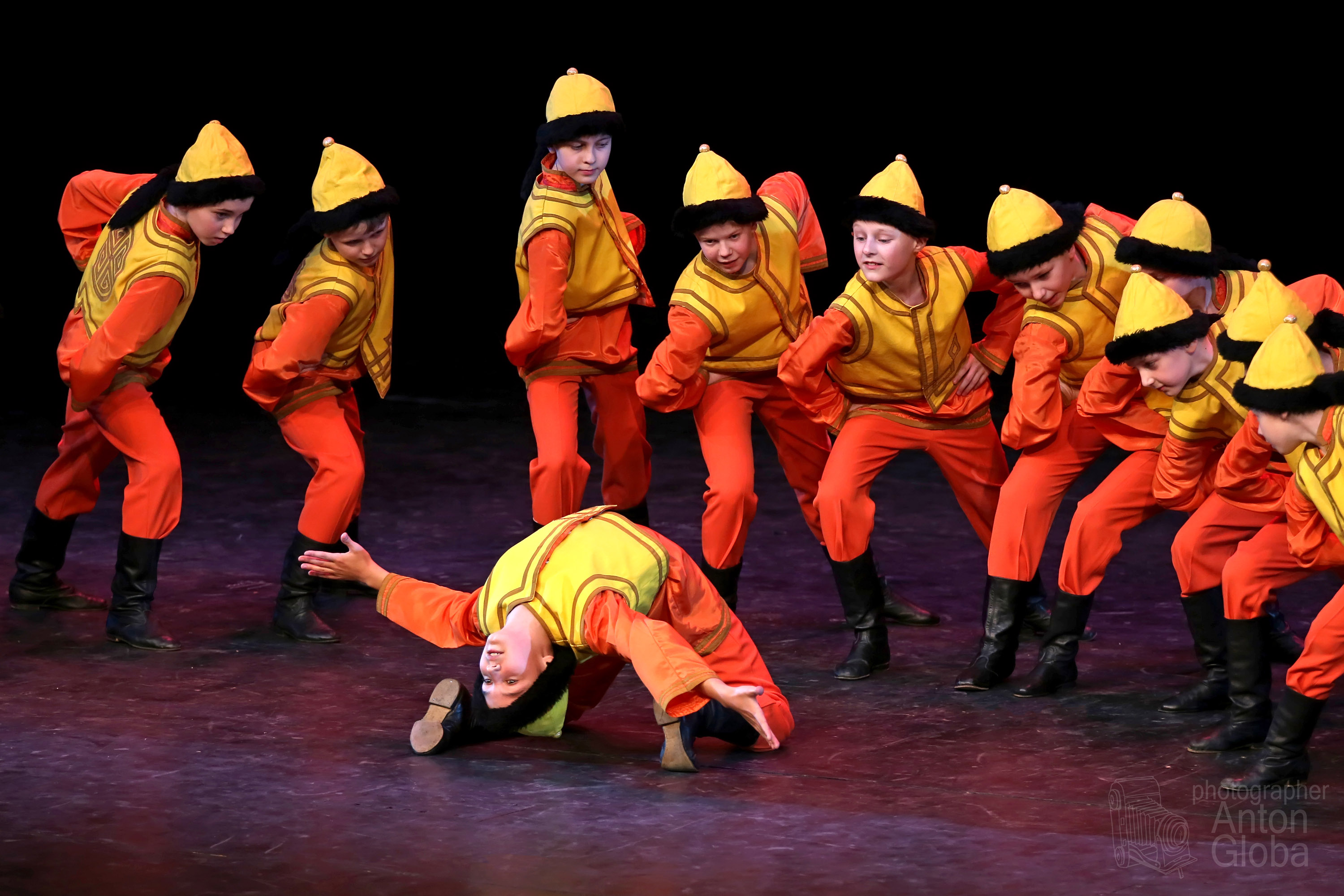 Монгольские наездники, ансамбль Ритмы детства. Mongolian Riders, the ensemble Rhythms of Childhood.