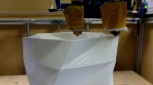процесс печати вазы на большом 3д принтере URAL 3d 400x400