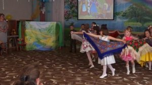 танец с платками на выпускном