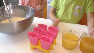 Тима и Матфей делают мороЖеное !