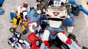 Тоботы Челлендж 2022! Кто быстрее трансформирует машинки в тоботы?