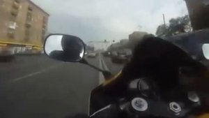 Yamaha R1    Сатана вселился в байкера!!!