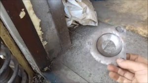 стук задней стойки джили ск