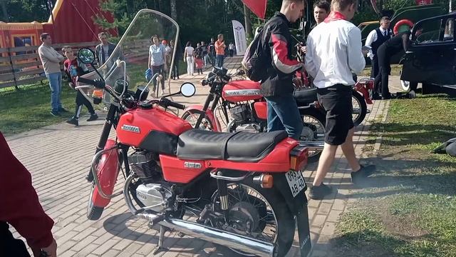Выставка ретро автомобилей.