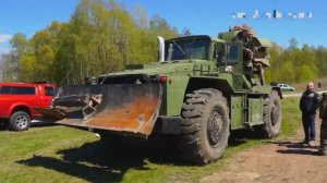 Бульдозерный колесный тягач на шасси МАЗ-538