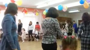 Хоровод  с мамой  младшая группа