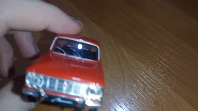 Москвич 412. Обзор масштабной модели автомобиля.mp4 смотреть онлайн