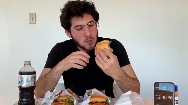 HOW MANY BURGERS CAN THE AVERAGE HUMAN EAT IN ONE SITTING? BURGER CHALLENGE смотреть онлайн