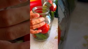 Соленья. Огурцы и помидоры. Соленые огурцы.