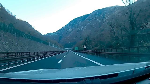 В России страшно, сбежали в Австрию смотреть онлайн