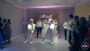 Шоу на свадьбу, вынос торта ангелами