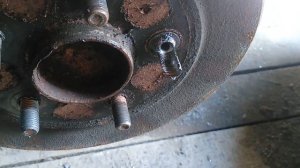 Высверливание шпильки ступицы такое бывает
