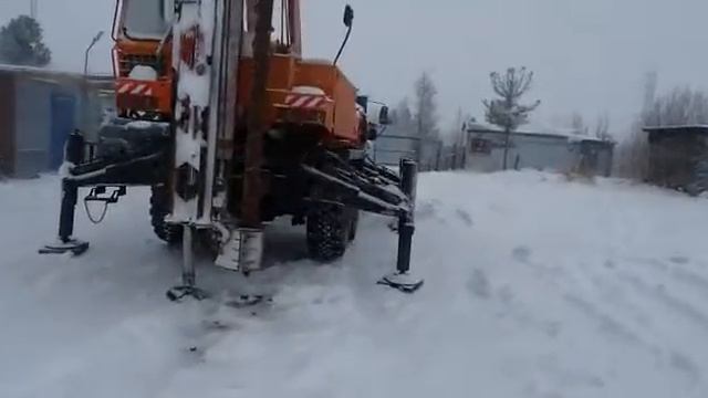 Бурильно-сваебойная машина БМ-811