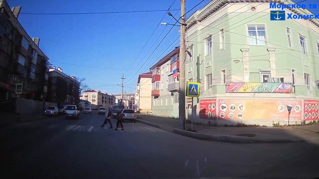 Поездка с юга на север по улице Советской города Холмск. смотреть онлайн