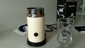 nespresso aeroccino 3 + valio barista oddly good. обзор 1