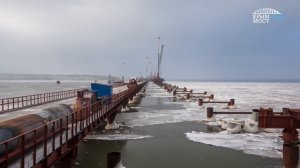 Керченский мост, ледоход 2017 - YouTube