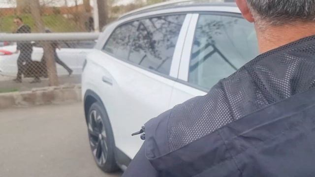 Авторынок в Ереване 30.03.23г. Мерсы и фольксфагены с Китая. Прокатились на Тесле. смотреть онлайн