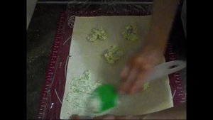 Рулет из лаваша с рыбной консервой, плавленным сыром и яйцами.