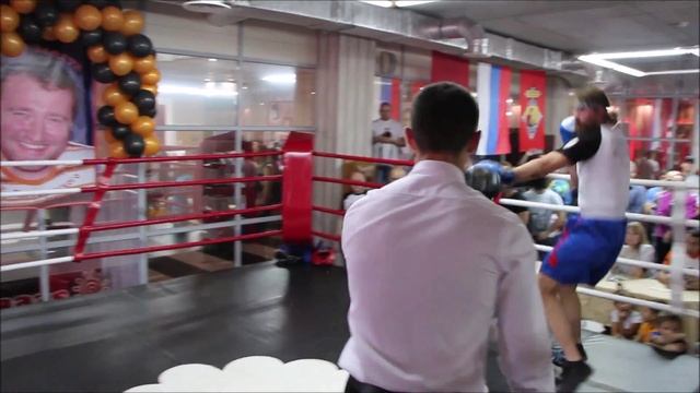 Бой Шувалова Сергея и Семёнова Сергея смотреть онлайн