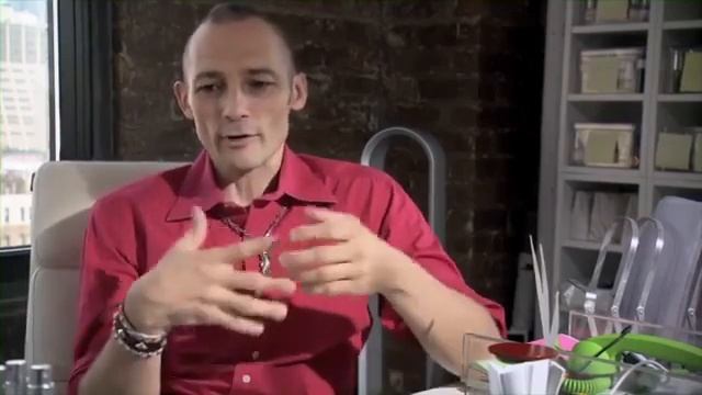 Секреты работы парфюмера: Карлос Бенаим, Кристоф Ладамиэль и другие о создании ароматов